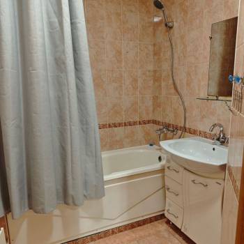 Сдается 2-х комнатная квартира, 76 м²