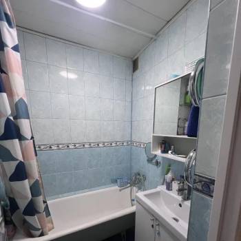 Продается Многокомнатная квартира, 79,9 м²