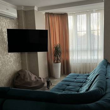 Продается 1-комнатная квартира, 122 м²