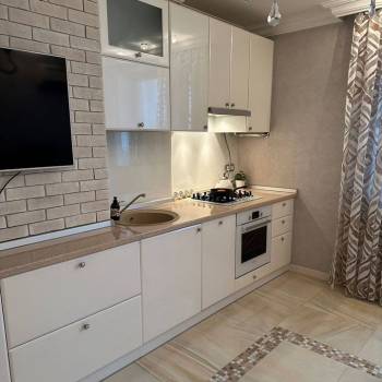 Сдается 2-х комнатная квартира, 120 м²