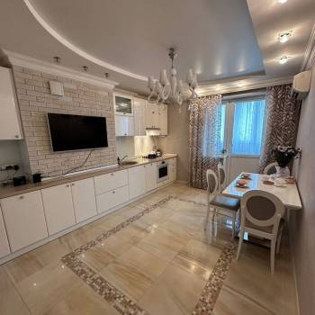 Сдается 2-х комнатная квартира, 120 м²
