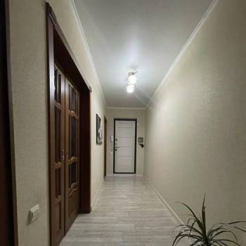Продается 1-комнатная квартира, 76,9 м²