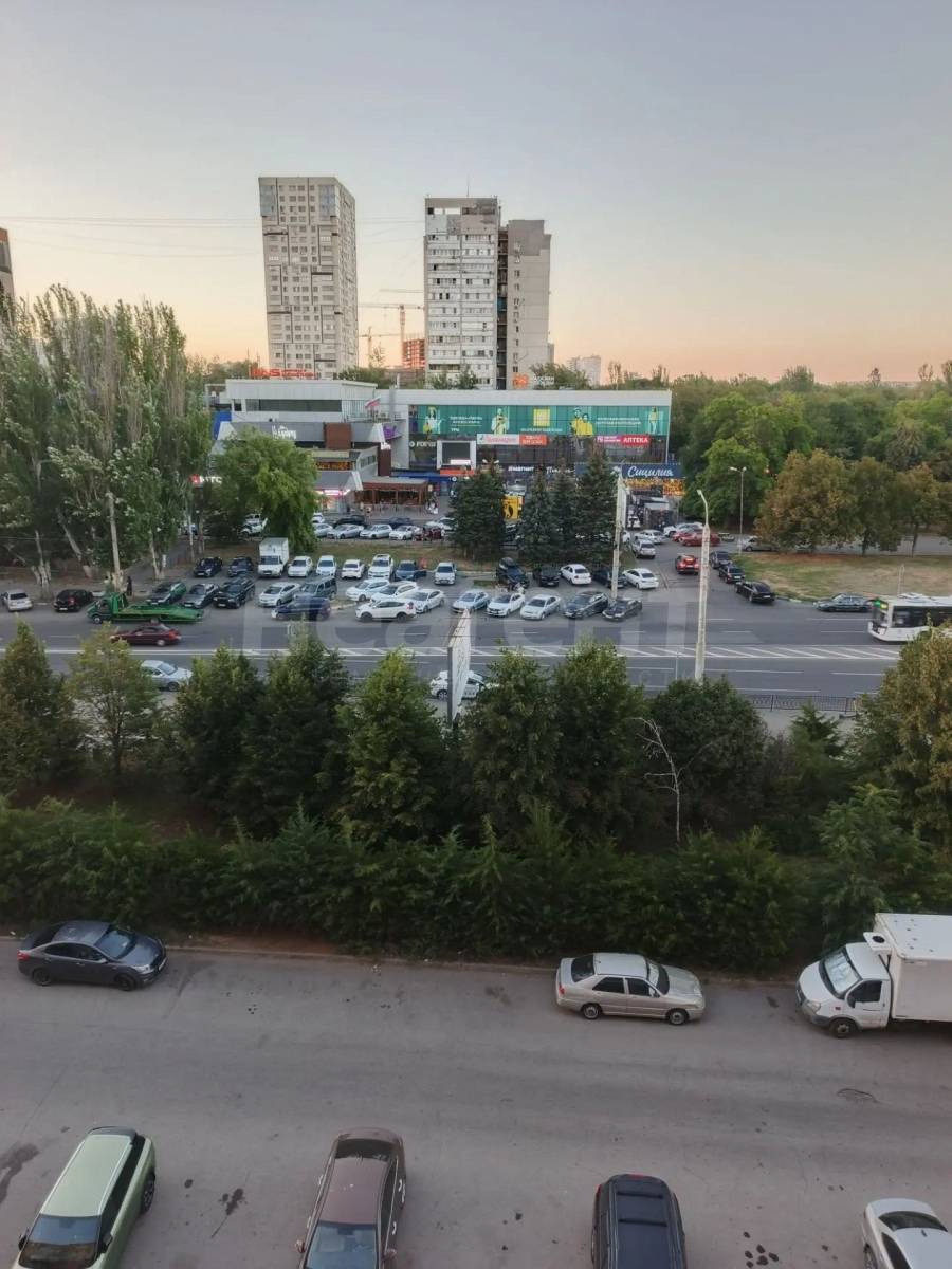Сдаю 2-х комн. квартиру, проспект Коммунистический