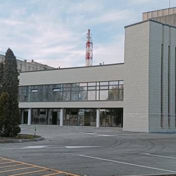 Сдается Нежилое помещение, 1300 м²