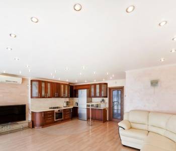 Продается 2-х комнатная квартира, 108,6 м²