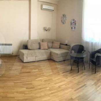 Сдается 1-комнатная квартира, 65 м²