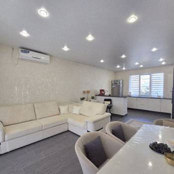 Продается Дом, 220 м²