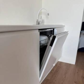 Продается 1-комнатная квартира, 77,4 м²