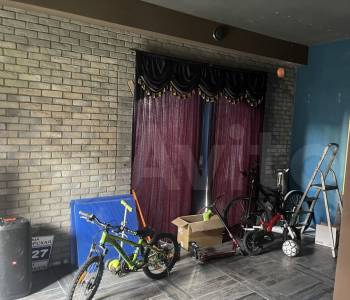 Продается 1-комнатная квартира, 137 м²