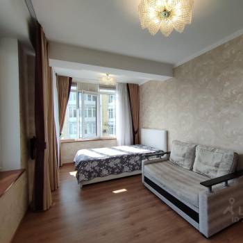 Продается 1-комнатная квартира, 42 м²