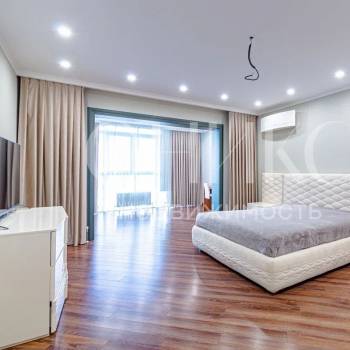 Сдается Многокомнатная квартира, 140 м²