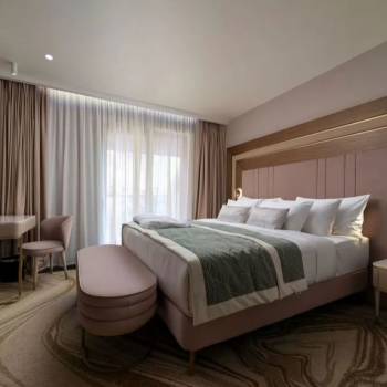 Продается 1-комнатная квартира, 225 м²