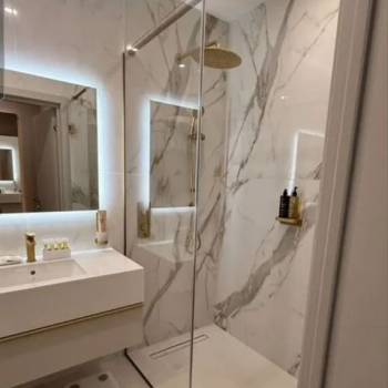 Продается 1-комнатная квартира, 225 м²