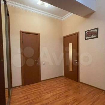 Продается 1-комнатная квартира, 61,9 м²