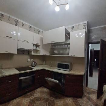 Сдается Многокомнатная квартира, 90 м²