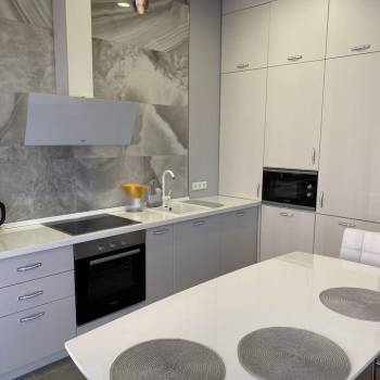 Продается 1-комнатная квартира, 94 м²