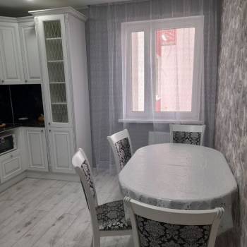 Сдается 2-х комнатная квартира, 75 м²