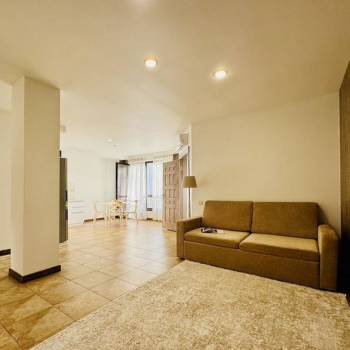 Сдается 1-комнатная квартира, 67,8 м²