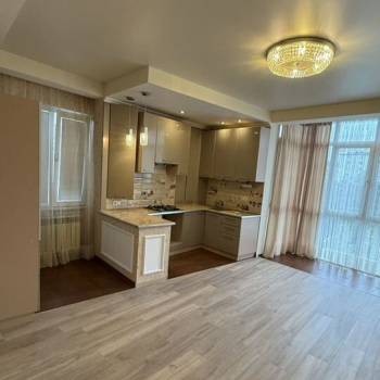 Продается 1-комнатная квартира, 80 м²