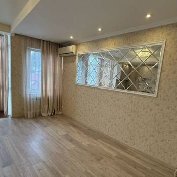 Продается 1-комнатная квартира, 80 м²