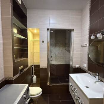 Продается 1-комнатная квартира, 80 м²