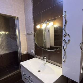 Продается 1-комнатная квартира, 80 м²