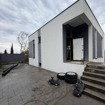 Продается Дом, 180 м²