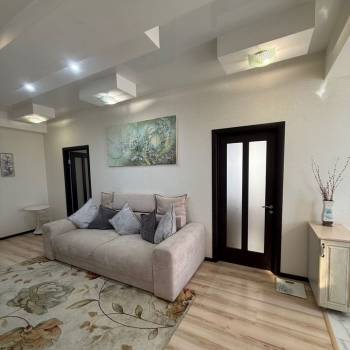 Сдается 2-х комнатная квартира, 79 м²