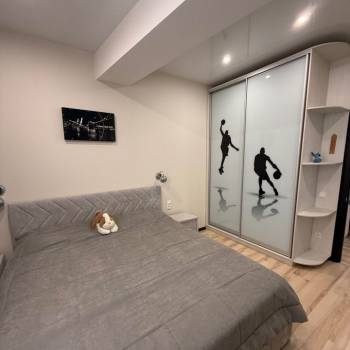 Сдается 2-х комнатная квартира, 79 м²