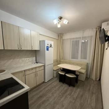 Сдается 1-комнатная квартира, 56 м²