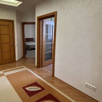 Продается 3-х комнатная квартира, 132 м²
