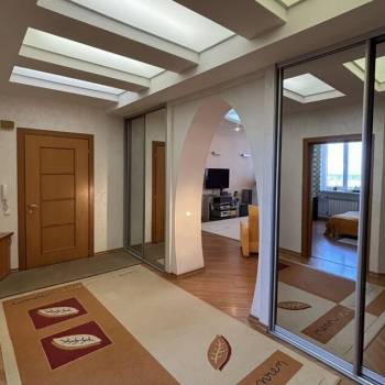 Продается 3-х комнатная квартира, 132 м²