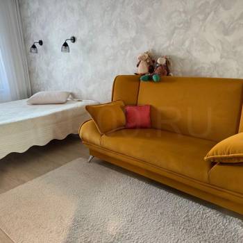 Продается 1-комнатная квартира, 42 м²