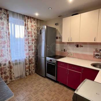 Сдается Многокомнатная квартира, 64 м²