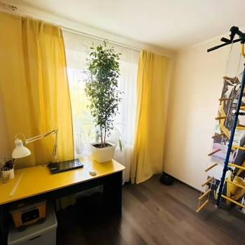 Продается Многокомнатная квартира, 77,7 м²