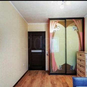 Продается 1-комнатная квартира, 42 м²