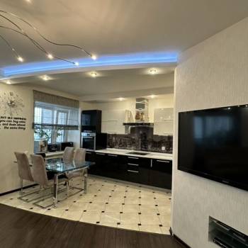 Продается Многокомнатная квартира, 107 м²