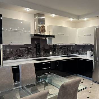 Продается Многокомнатная квартира, 107 м²